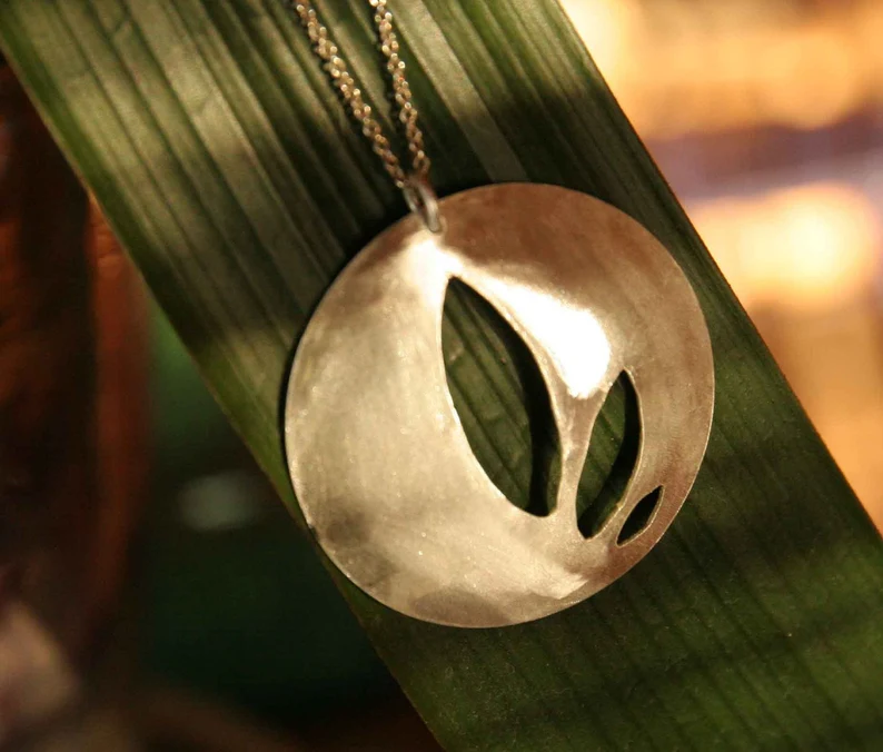 Tri-Leaf Necklace - Image 4