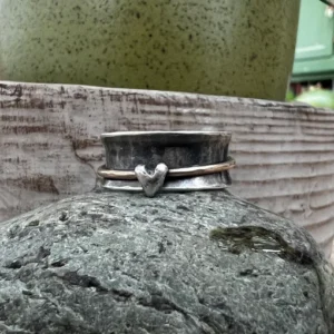 Spinning heart ring